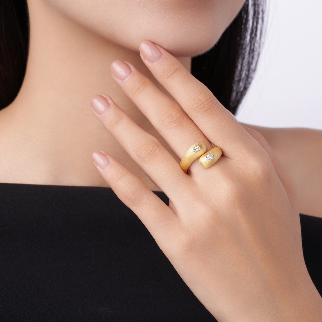 Moissanite Twist Ring (Frosted)